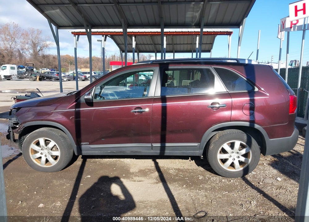2011 KIA SORENTO LX VIN: 5XYKTCA19BG178849