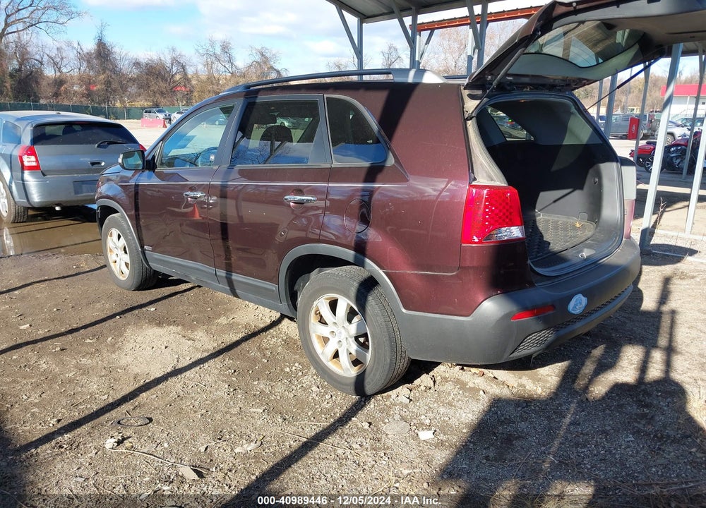 2011 KIA SORENTO LX VIN: 5XYKTCA19BG178849