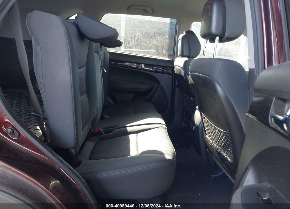 2011 KIA SORENTO LX VIN: 5XYKTCA19BG178849