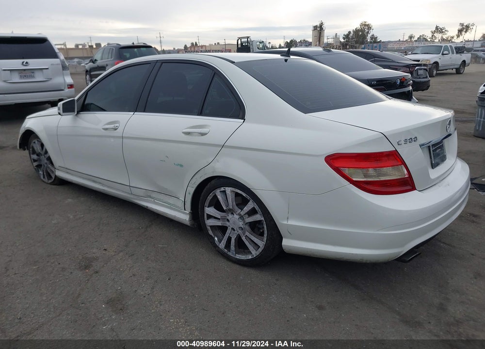 2011 MERCEDES-BENZ C 300 LUXURY/SPORT VIN: WDDGF5EBXBA519726
