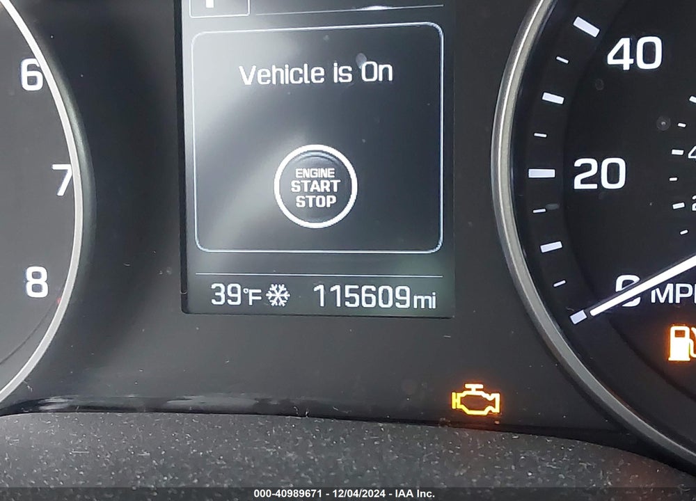 2017 HYUNDAI ELANTRA VIN: KMHD84LF8HU266903