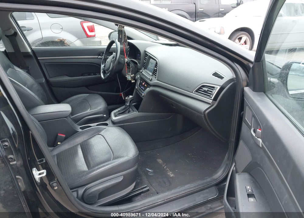 2017 HYUNDAI ELANTRA VIN: KMHD84LF8HU266903