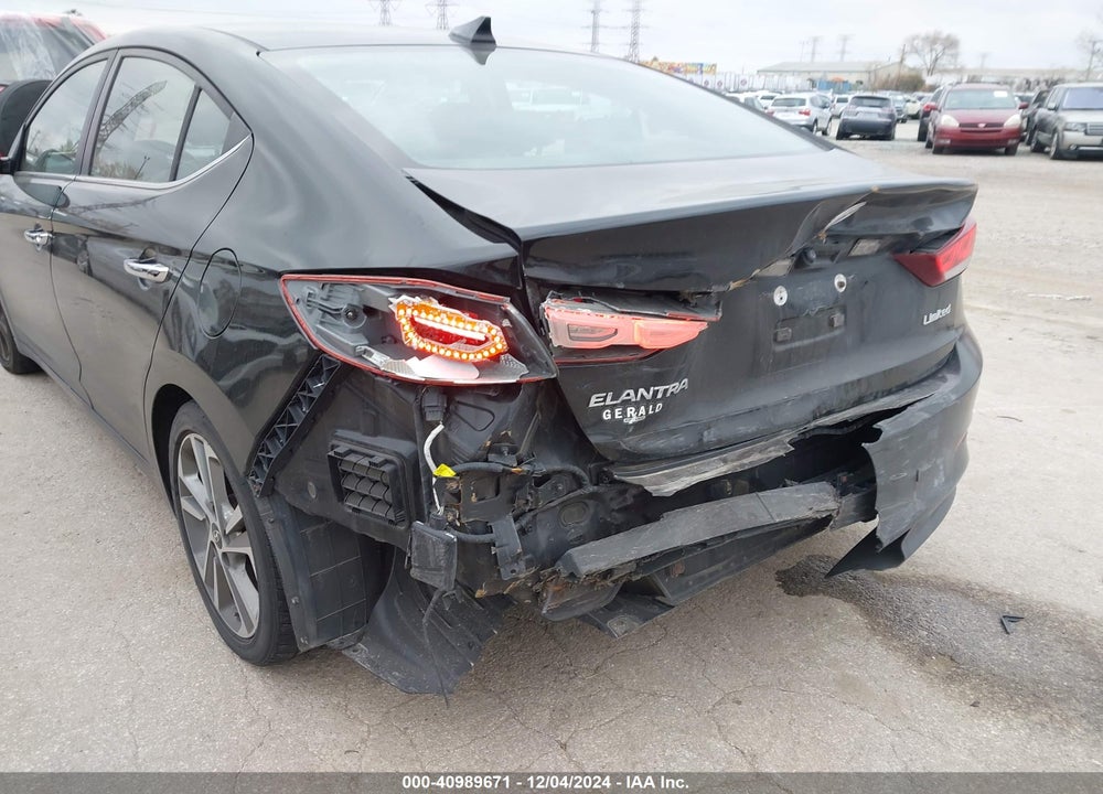 2017 HYUNDAI ELANTRA VIN: KMHD84LF8HU266903