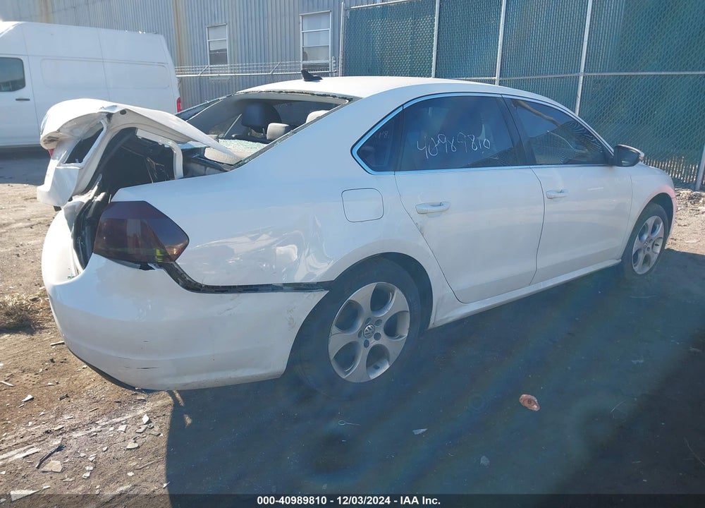 2012 VOLKSWAGEN PASSAT VIN: 1VWBH7A33CC096242