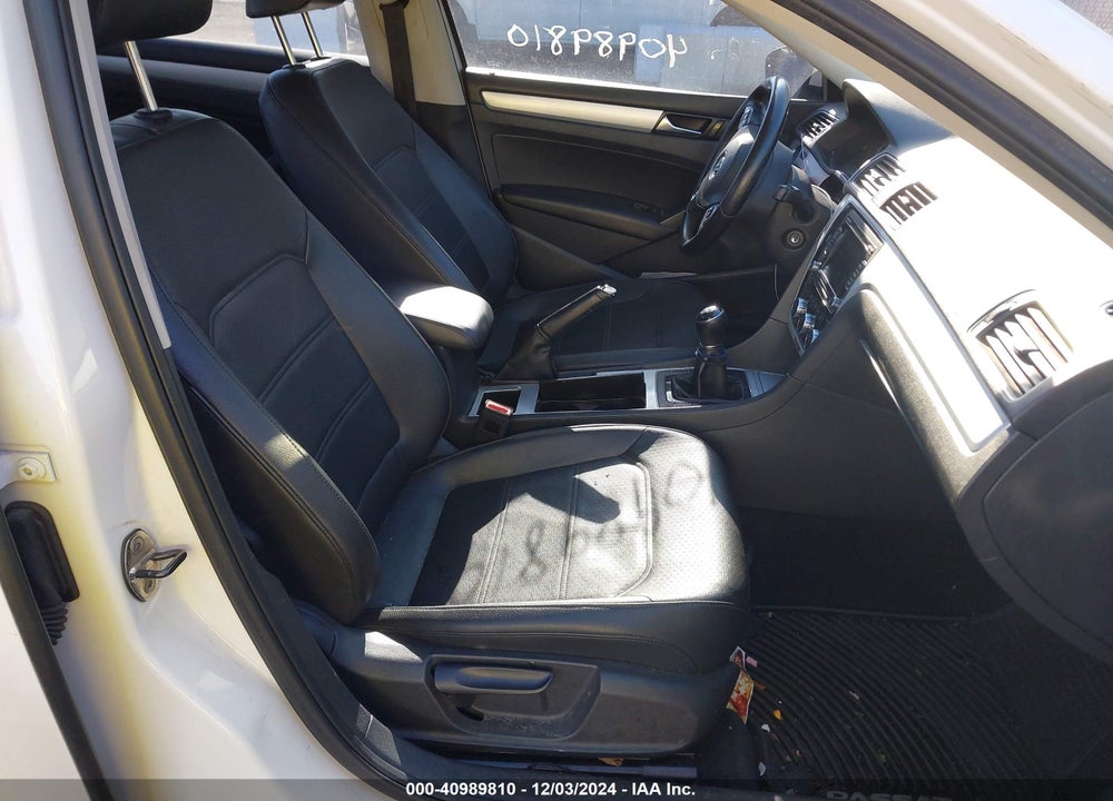 2012 VOLKSWAGEN PASSAT VIN: 1VWBH7A33CC096242