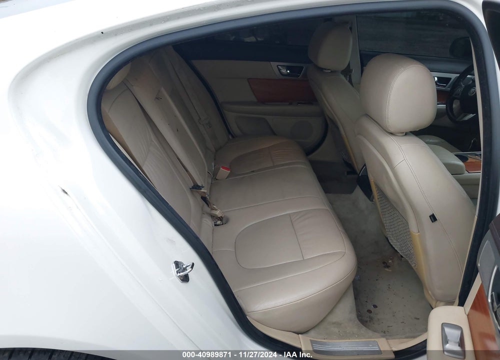 2009 JAGUAR XF LUXURY VIN: SAJWA05B19HR10015