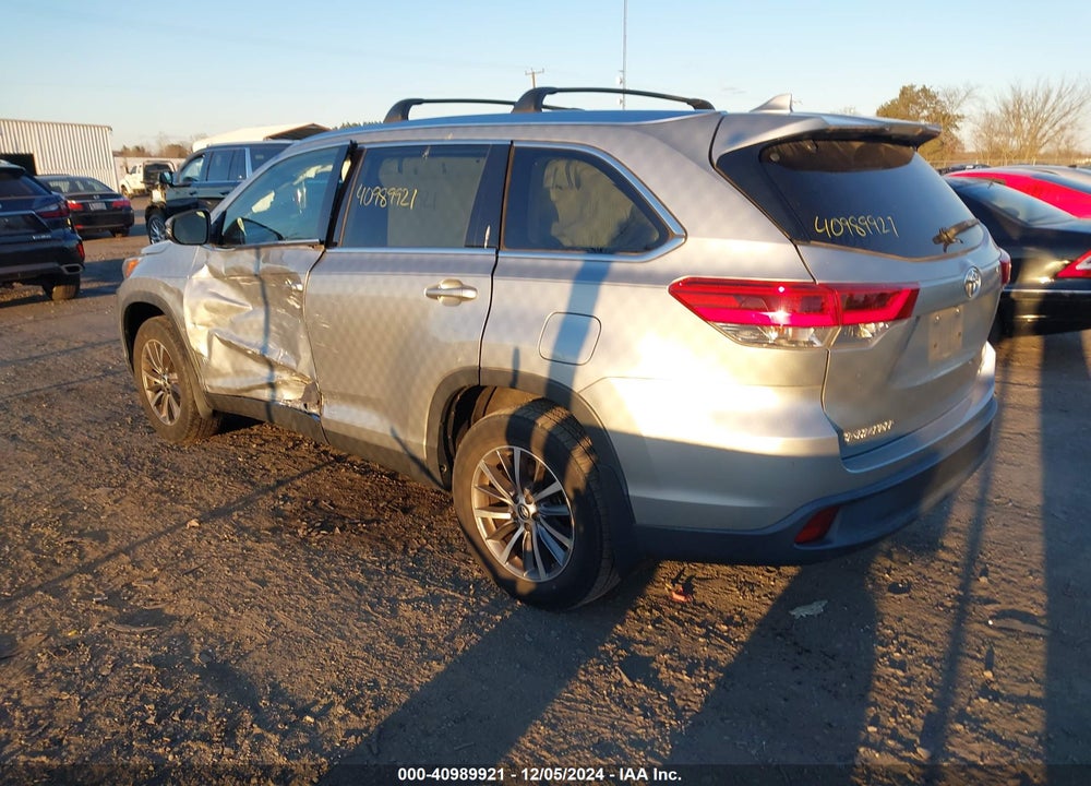 2019 TOYOTA HIGHLANDER XLE VIN: 5TDJZRFH4KS925831