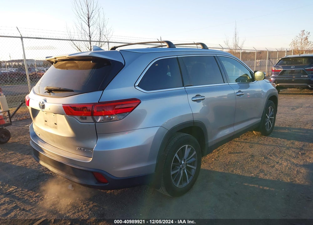 2019 TOYOTA HIGHLANDER XLE VIN: 5TDJZRFH4KS925831