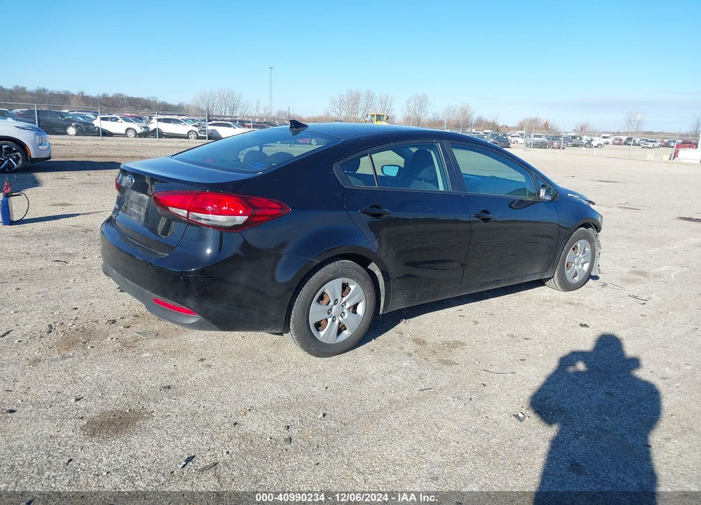 2018 KIA FORTE VIN: 3KPFK4A72JE210292