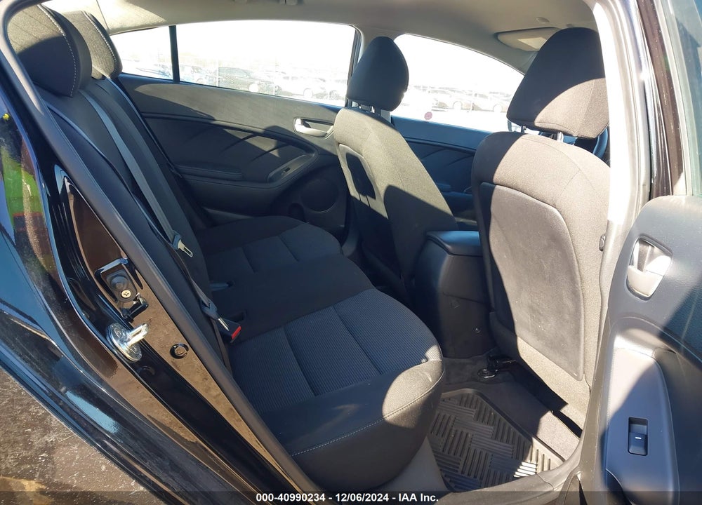 2018 KIA FORTE VIN: 3KPFK4A72JE210292