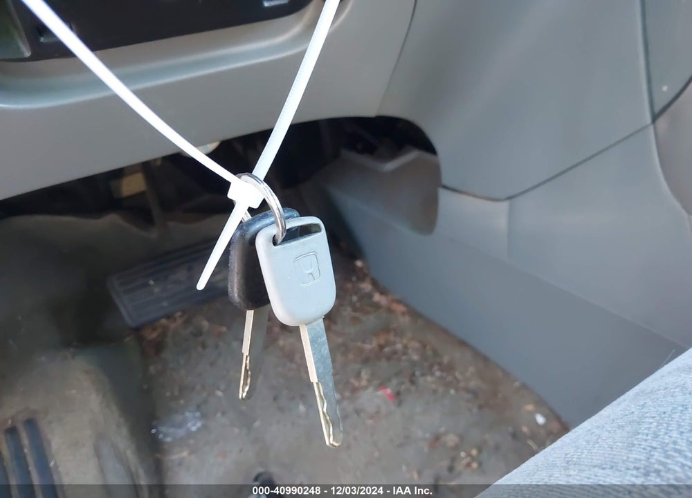 2003 HONDA PILOT LX VIN: 2HKYF181X3H590686