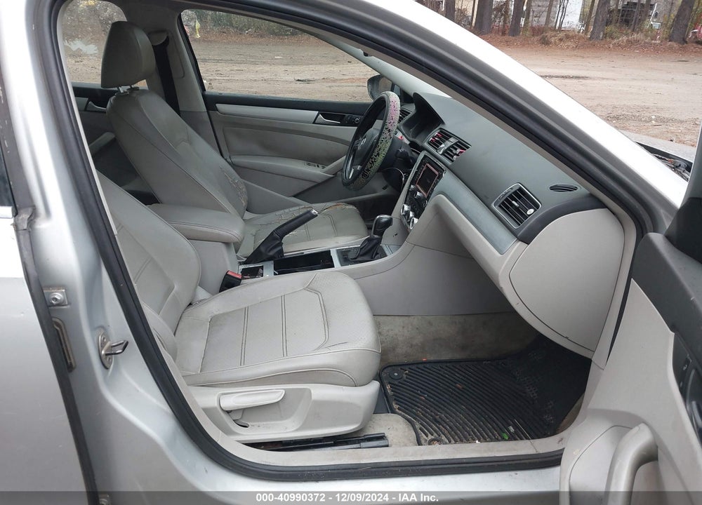 2012 VOLKSWAGEN PASSAT 2.5L SE VIN: 1VWBP7A38CC008403