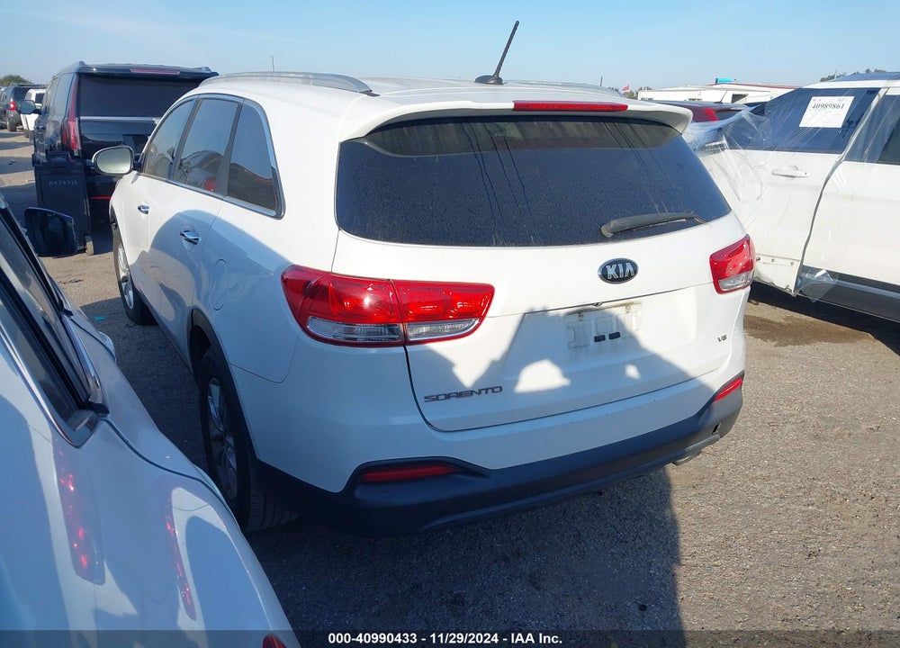 2016 KIA SORENTO 3.3L LX VIN: 5XYPG4A55GG111580