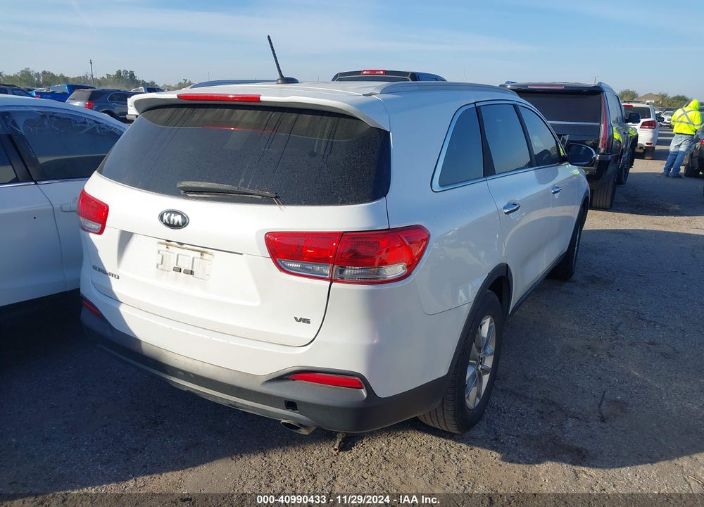 2016 KIA SORENTO 3.3L LX VIN: 5XYPG4A55GG111580