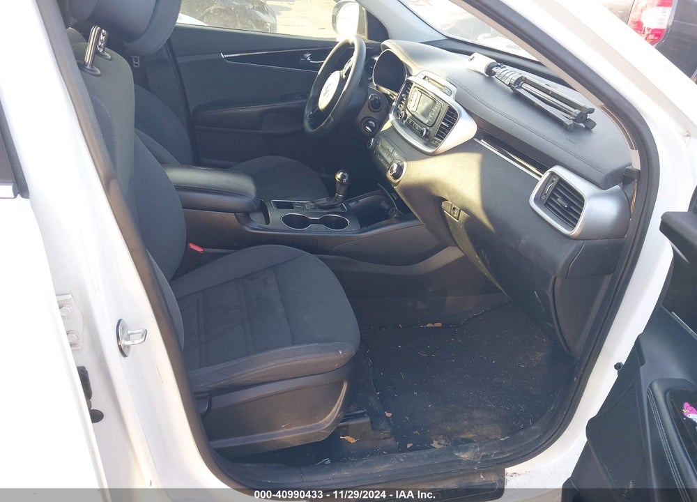 2016 KIA SORENTO 3.3L LX VIN: 5XYPG4A55GG111580