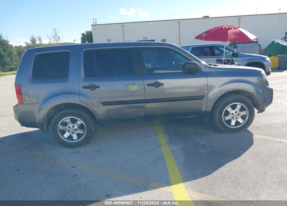 2011 HONDA PILOT LX VIN: 5FNYF3H29BB035889