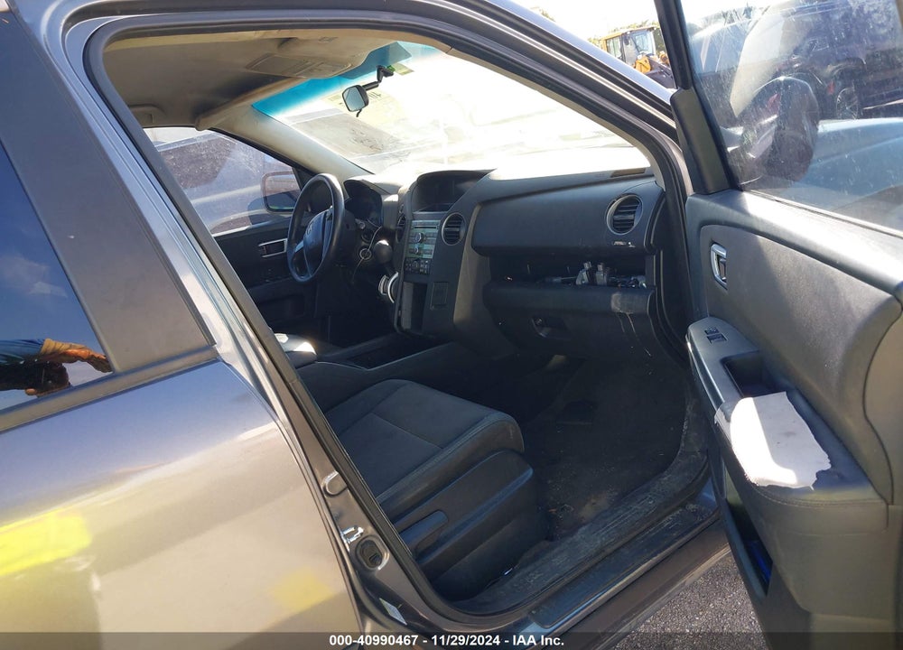 2011 HONDA PILOT LX VIN: 5FNYF3H29BB035889