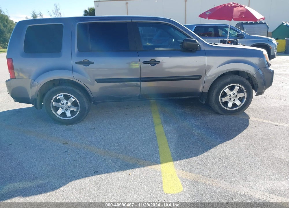 2011 HONDA PILOT LX VIN: 5FNYF3H29BB035889