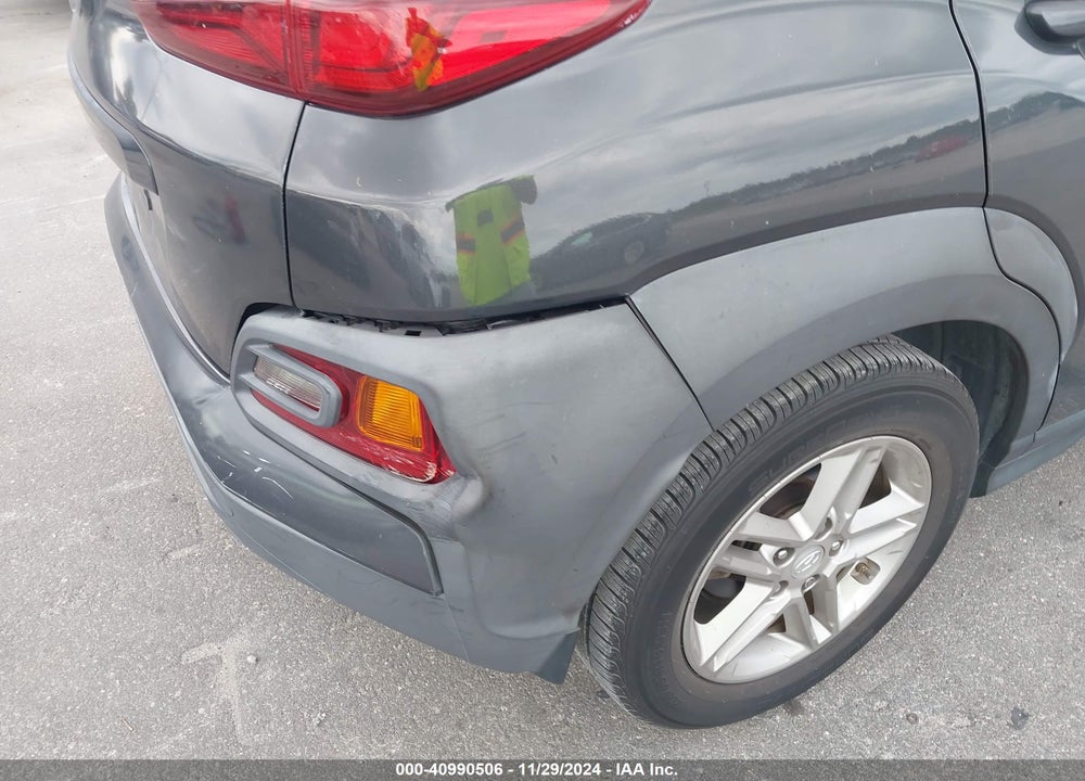 2018 HYUNDAI KONA SE VIN: KM8K12AA7JU073882
