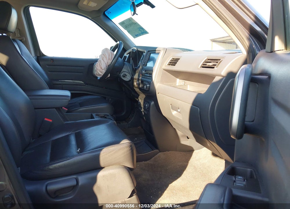 2011 HONDA RIDGELINE RTL VIN: 5FPYK1F52BB455191