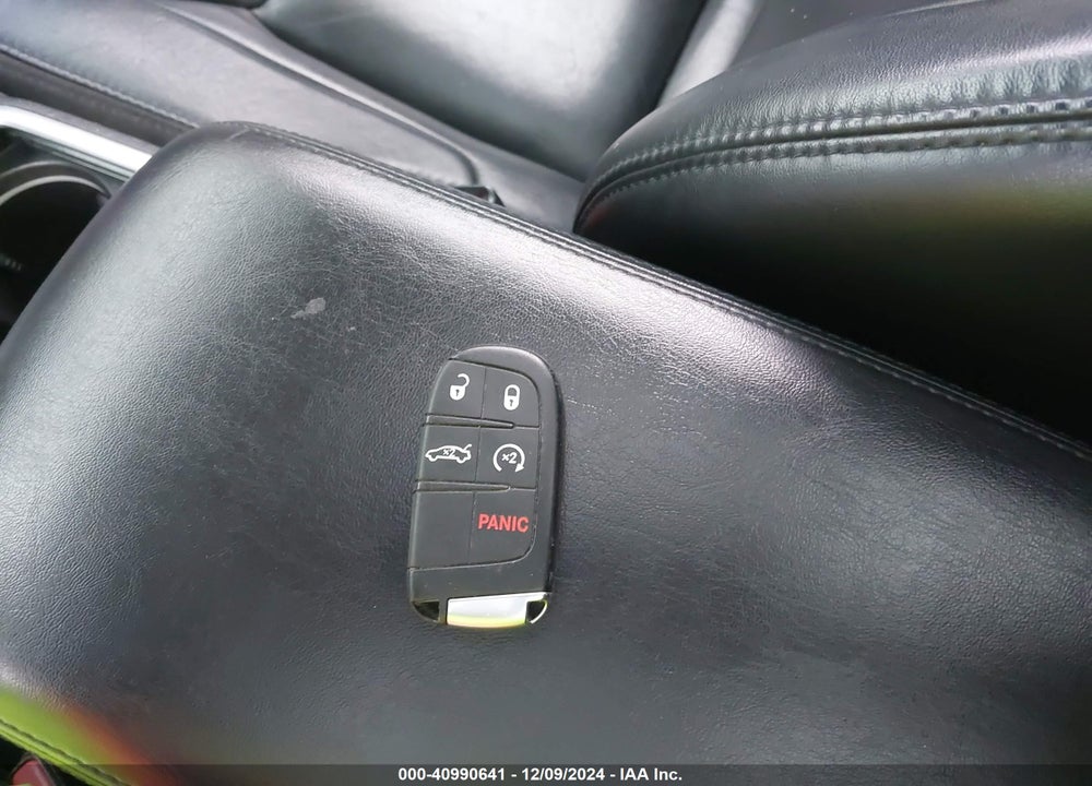 2018 CHRYSLER 300 TOURING L VIN: 2C3CCAAG9JH117860
