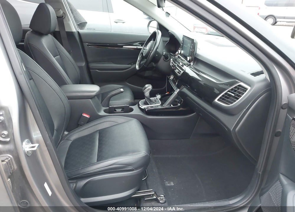 2021 KIA SELTOS EX VIN: KNDERCAA3M7130839