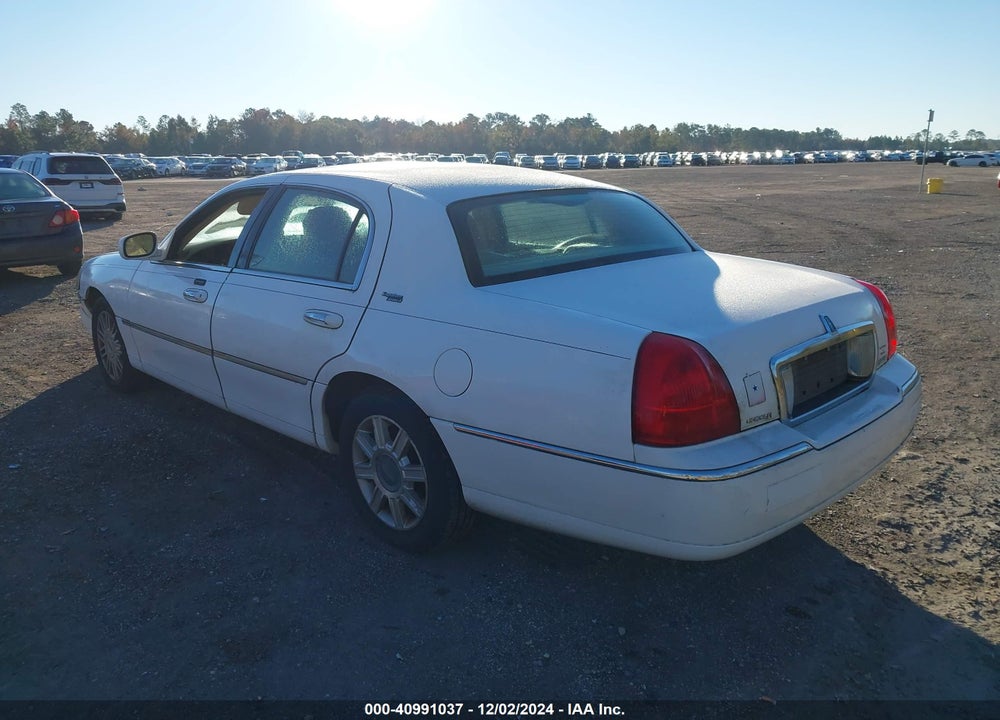 2006 LINCOLN TOWN CAR SIGNATURE LIMITED VIN: 1LNHM82VX6Y636350