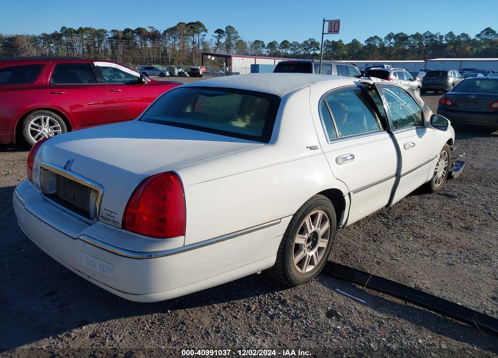 2006 LINCOLN TOWN CAR SIGNATURE LIMITED VIN: 1LNHM82VX6Y636350