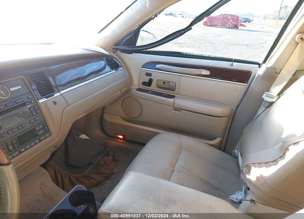 2006 LINCOLN TOWN CAR SIGNATURE LIMITED VIN: 1LNHM82VX6Y636350