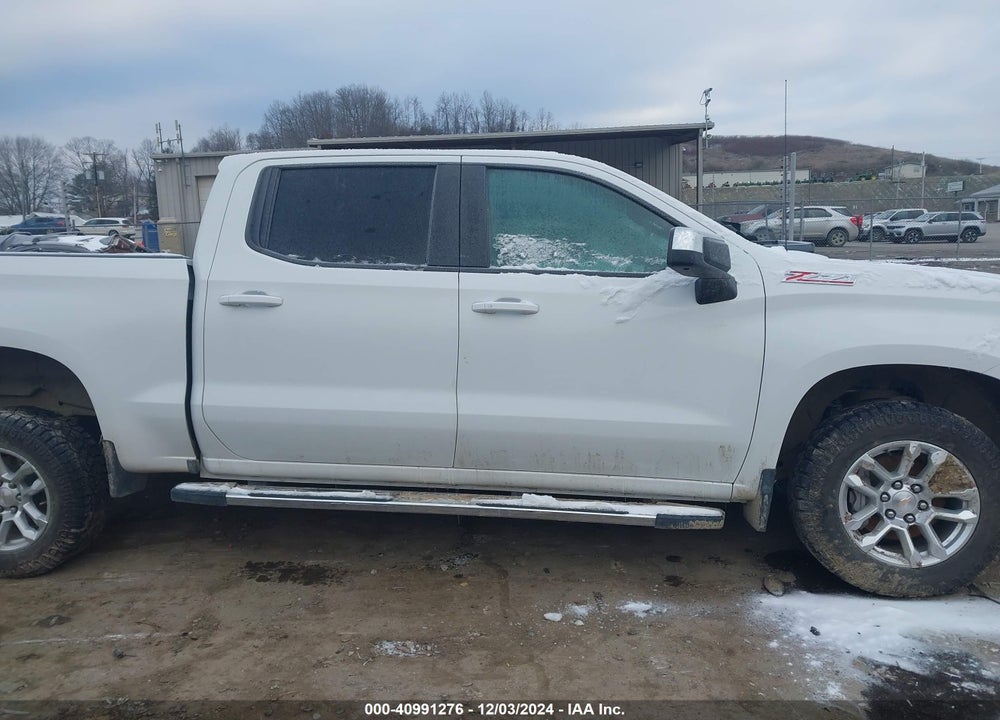 2024 CHEVROLET SILVERADO 1500 4WD SHORT BED LT VIN: 1GCUDDE88RZ205571