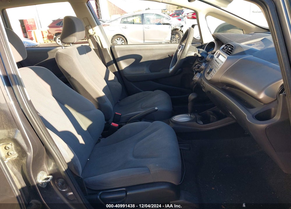 2013 HONDA FIT VIN: JHMGE8H36DC038932