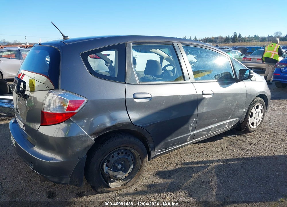 2013 HONDA FIT VIN: JHMGE8H36DC038932