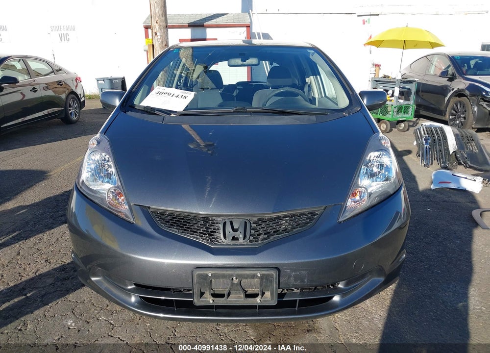 2013 HONDA FIT VIN: JHMGE8H36DC038932