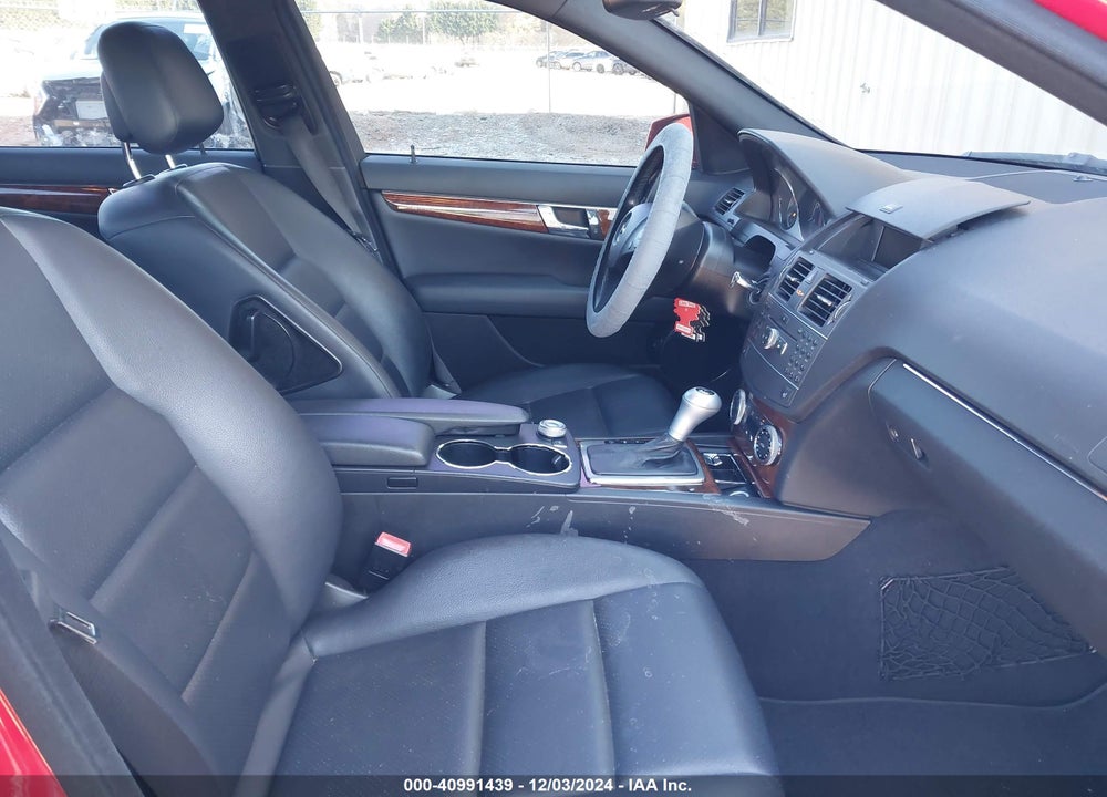 2011 MERCEDES-BENZ C 300 LUXURY/SPORT VIN: WDDGF5EB8BR159261