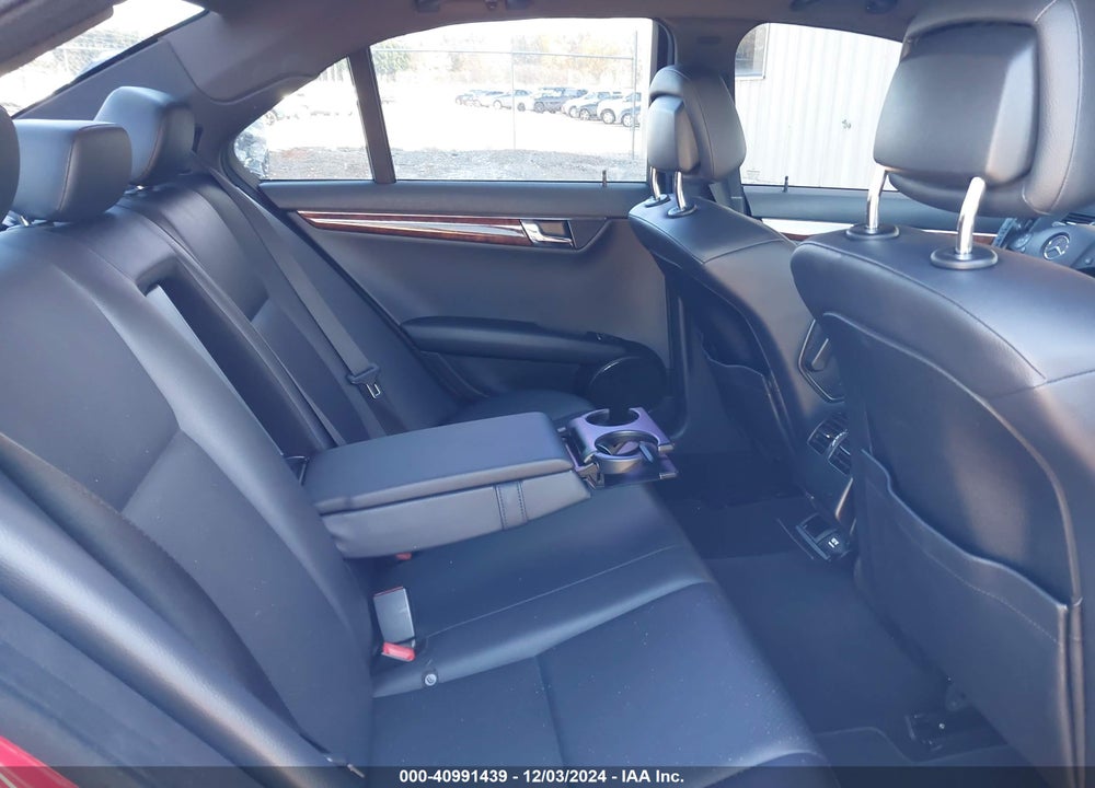 2011 MERCEDES-BENZ C 300 LUXURY/SPORT VIN: WDDGF5EB8BR159261