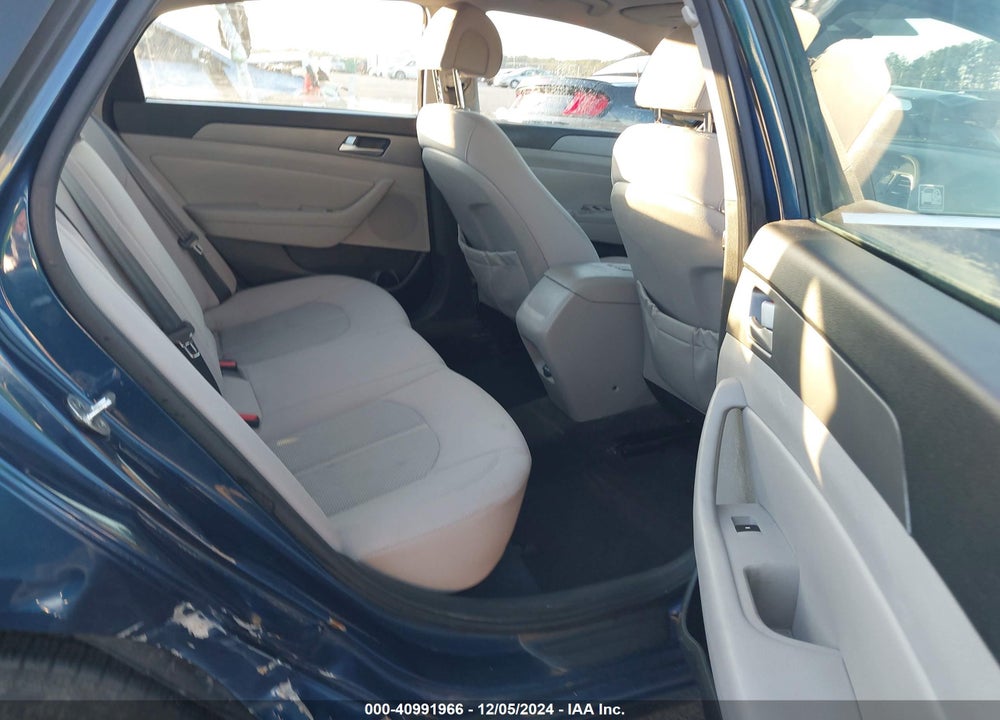2015 HYUNDAI SONATA SE VIN: 5NPE24AF7FH157160