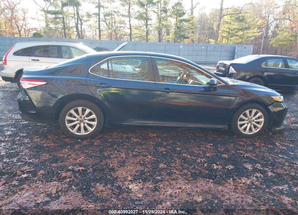2018 TOYOTA CAMRY LE VIN: 4T1B11HK0JU596296