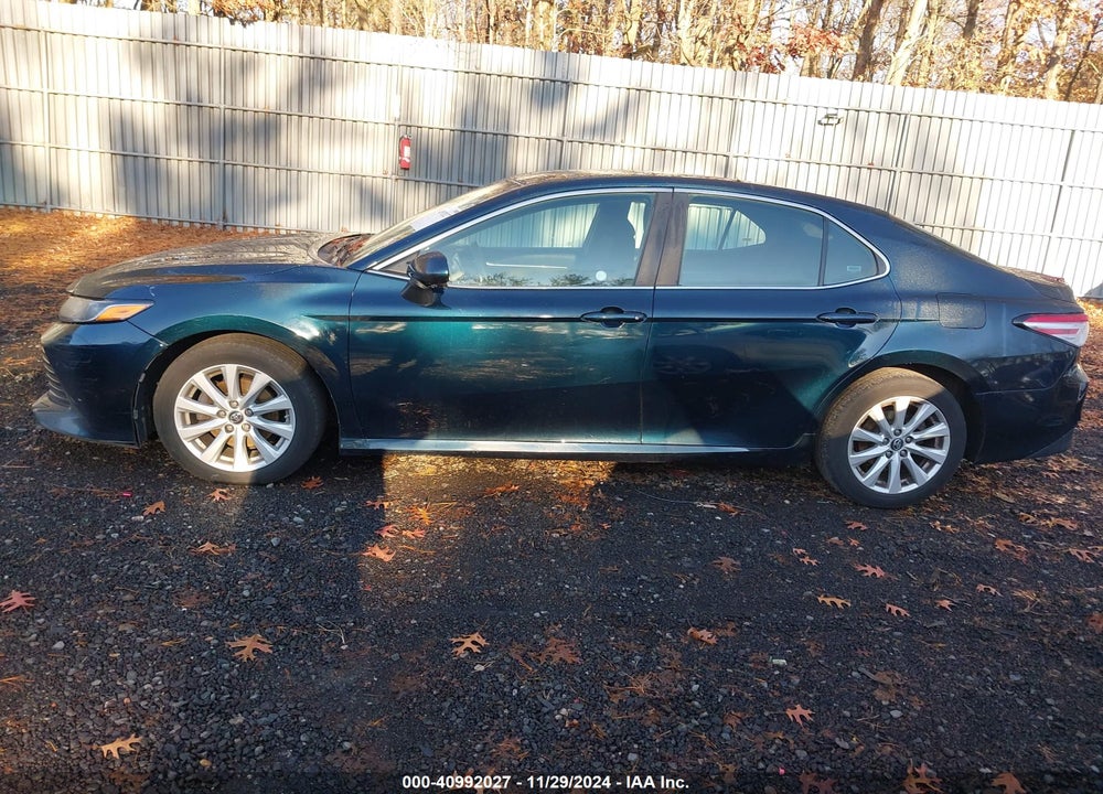 2018 TOYOTA CAMRY LE VIN: 4T1B11HK0JU596296