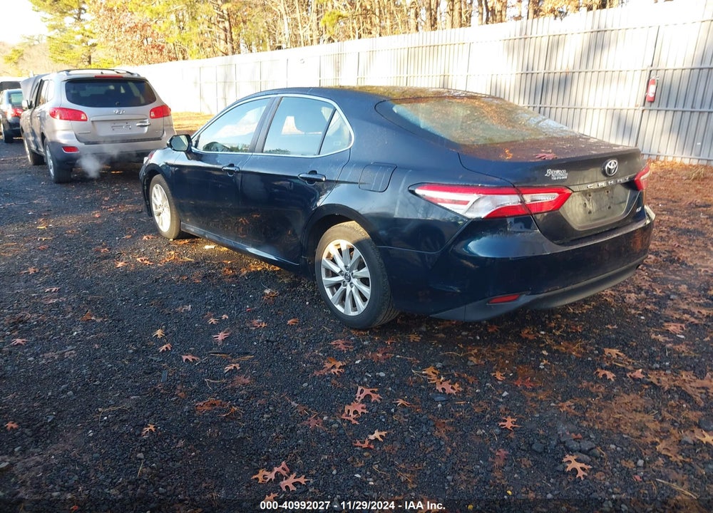 2018 TOYOTA CAMRY LE VIN: 4T1B11HK0JU596296