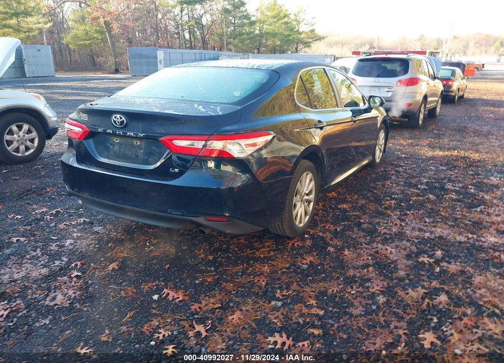 2018 TOYOTA CAMRY LE VIN: 4T1B11HK0JU596296