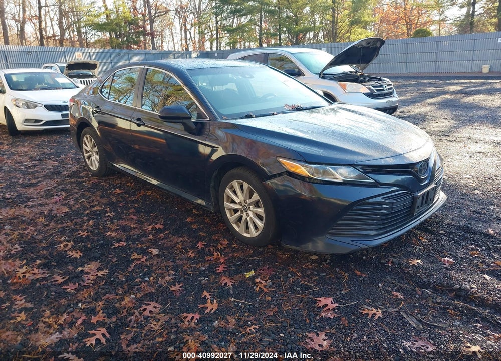 2018 TOYOTA CAMRY LE VIN: 4T1B11HK0JU596296