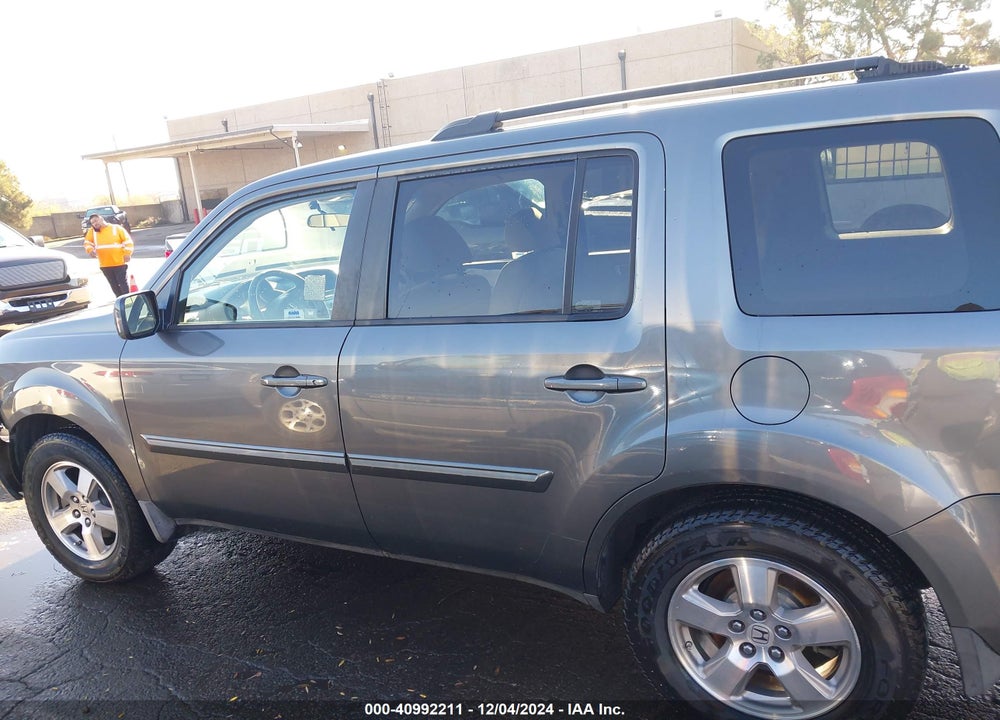 2009 HONDA PILOT EX VIN: 5FNYF48419B002600