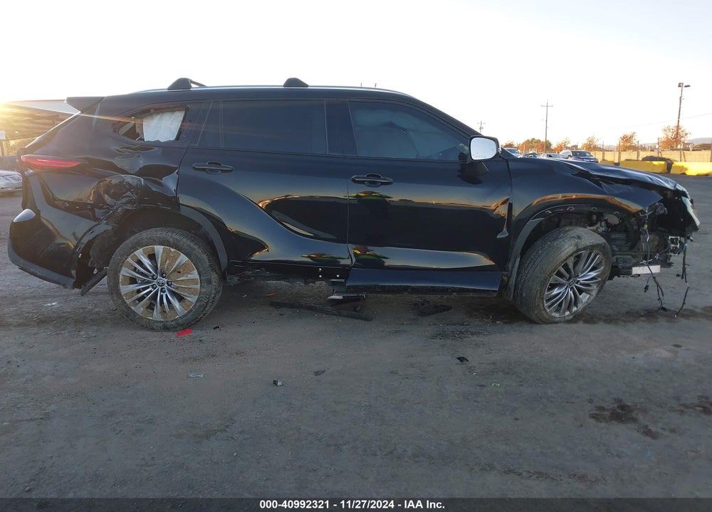 2022 TOYOTA HIGHLANDER PLATINUM VIN: 5TDFZRBH6NS256039