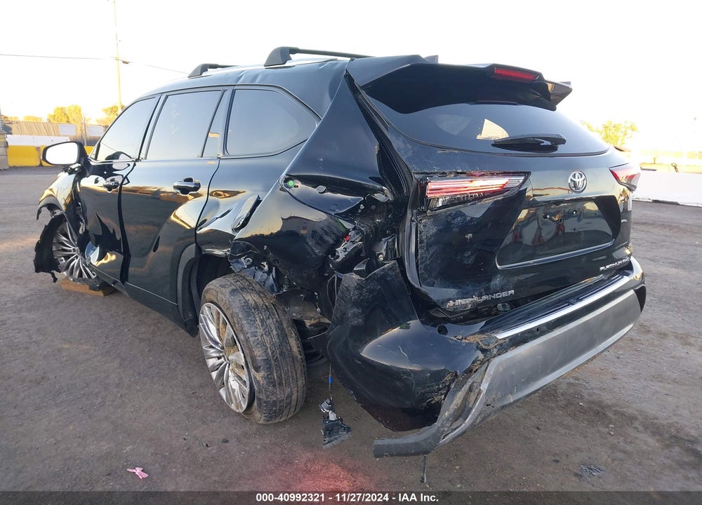 2022 TOYOTA HIGHLANDER PLATINUM VIN: 5TDFZRBH6NS256039