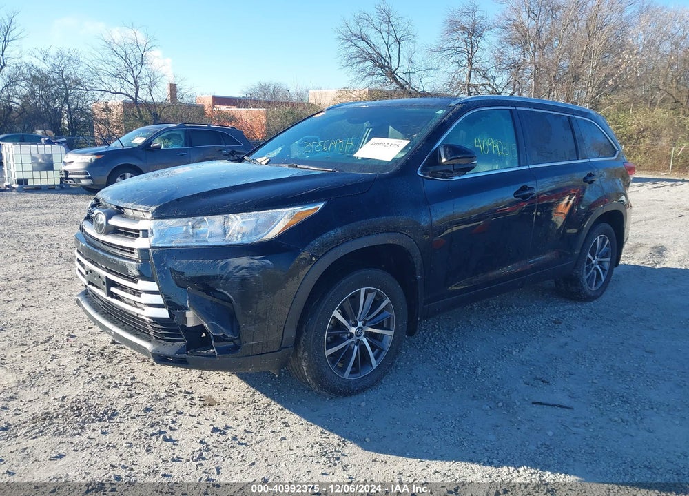 2019 TOYOTA HIGHLANDER XLE VIN: 5TDJZRFH1KS597896