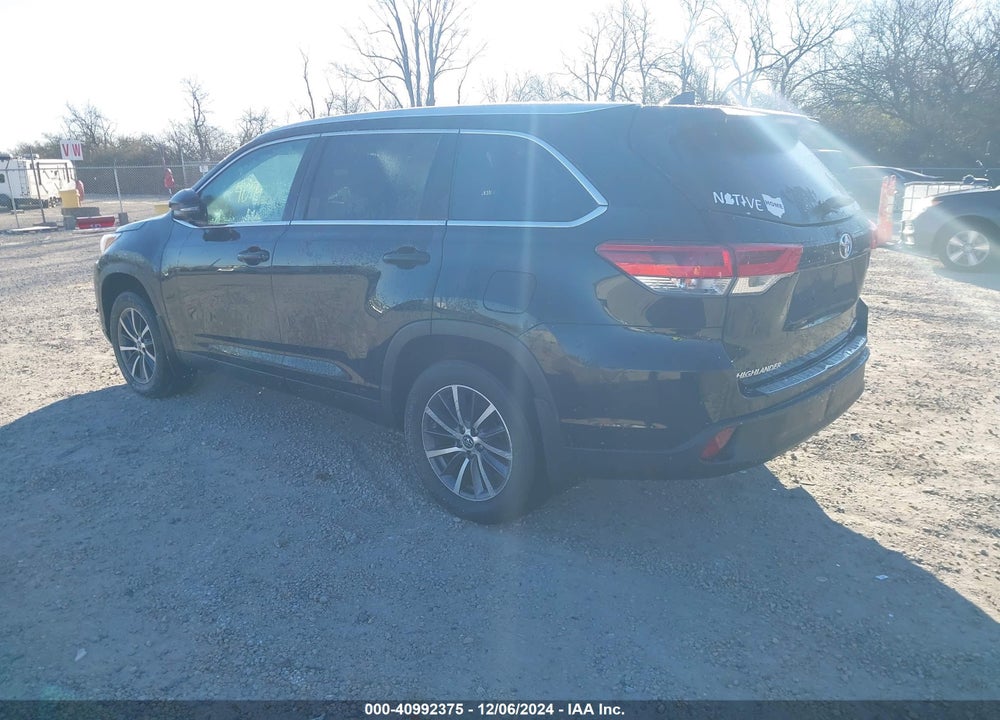 2019 TOYOTA HIGHLANDER XLE VIN: 5TDJZRFH1KS597896