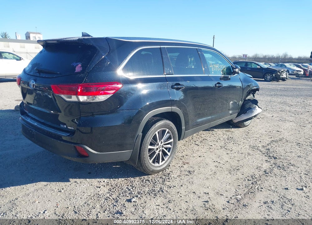 2019 TOYOTA HIGHLANDER XLE VIN: 5TDJZRFH1KS597896