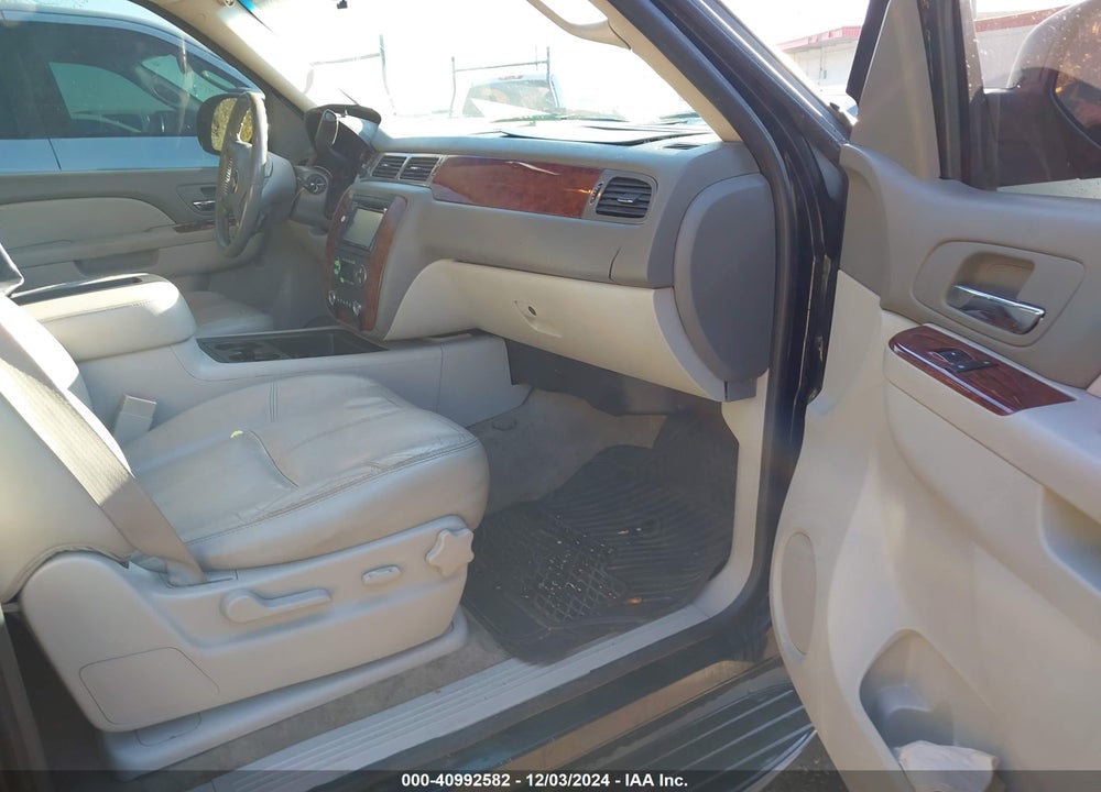 2011 CHEVROLET TAHOE LT VIN: 1GNSCBE0XBR105140