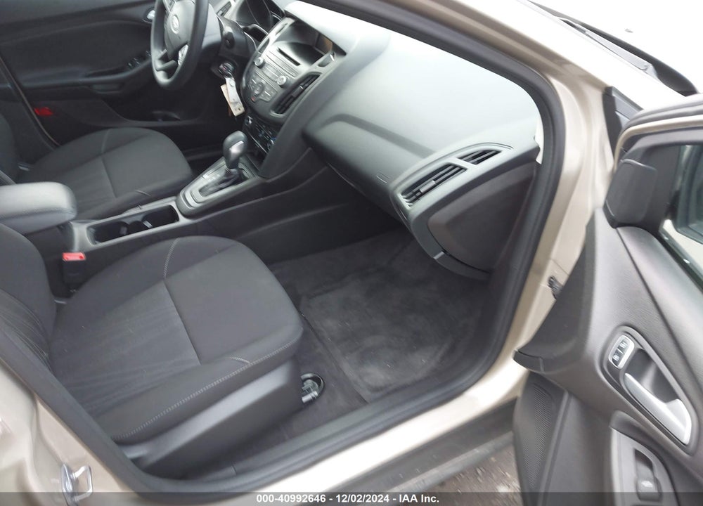 2017 FORD FOCUS SE VIN: 1FADP3F24HL320011
