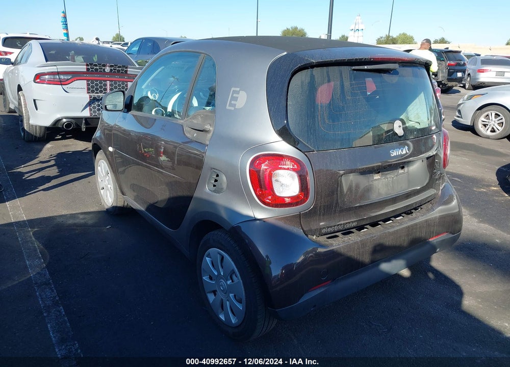 2018 SMART FORTWO ELECTRIC DRIVE PASSION/PRIME/PURE VIN: WMEFJ9BA1JK262215